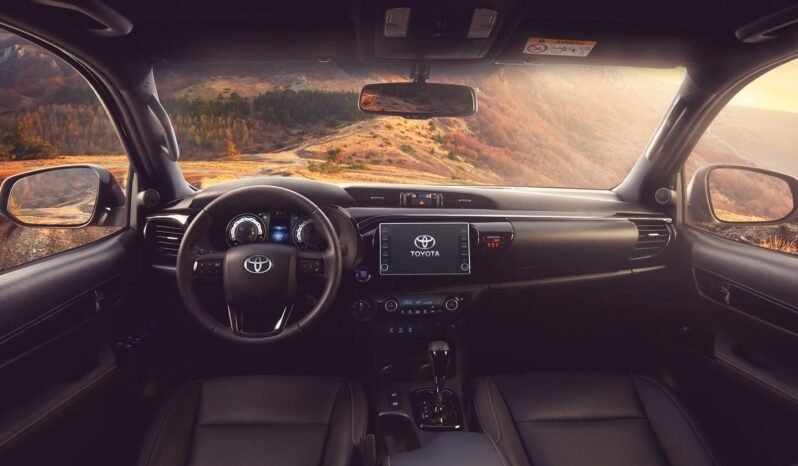 
								Toyota Hilux 4×4 full									